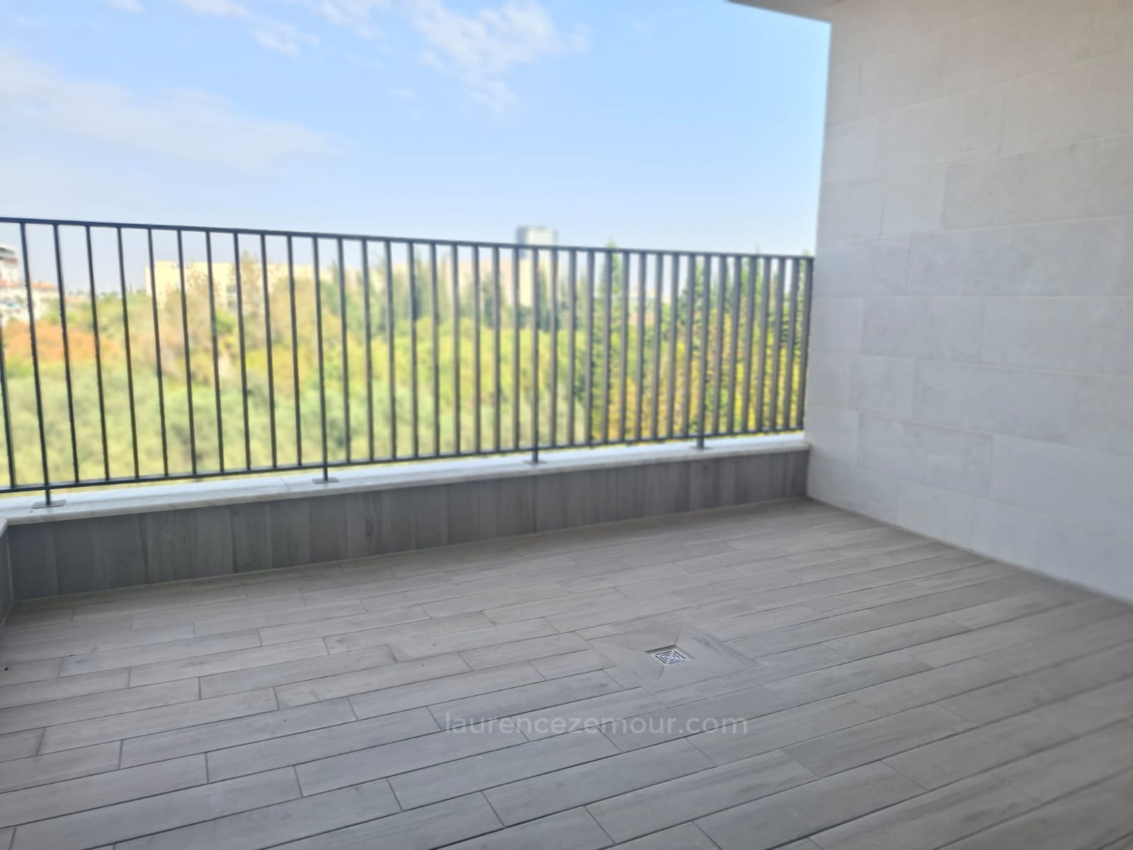 Apartamento 4 cômodos Raanana Est 60-IBL-1483