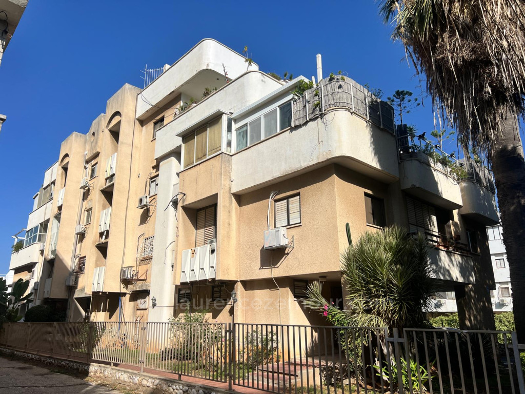 Apartamento 4 cômodos Herzliya Yeruka 60-IBL-1485