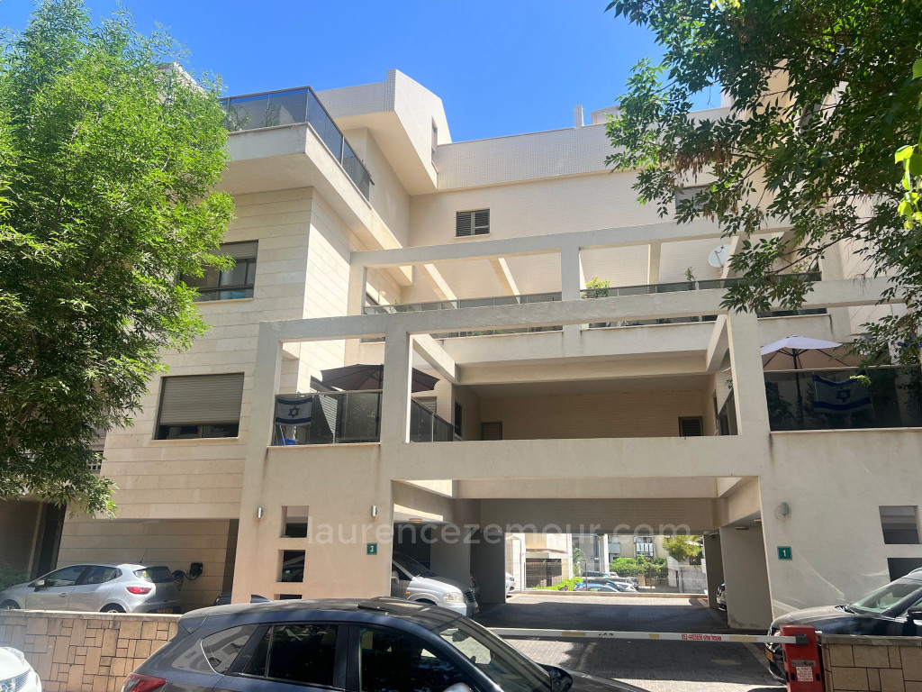Apartamento 3 cômodos Raanana Est 60-IBL-1486