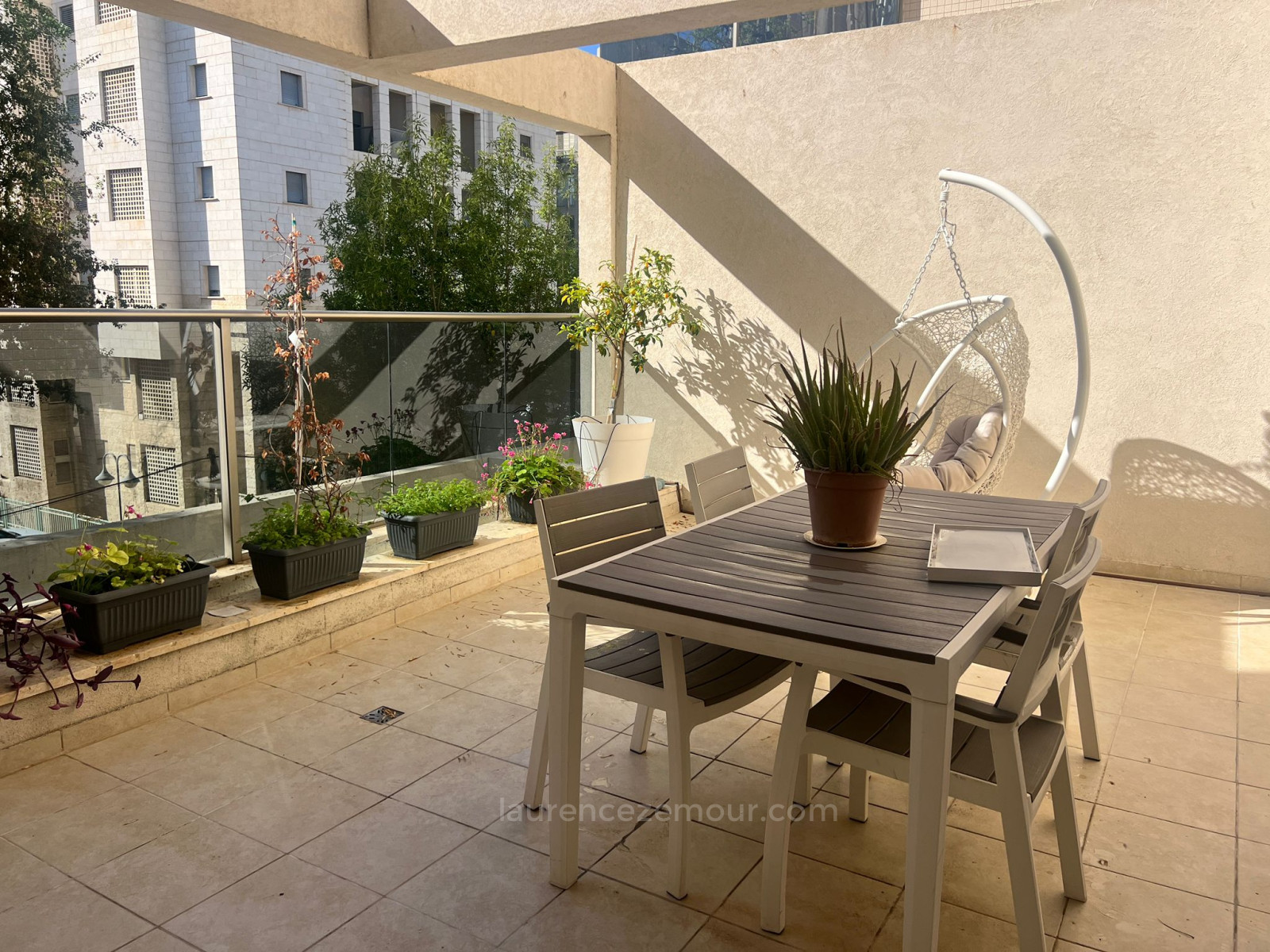 Apartamento 3 cômodos Raanana Est 60-IBL-1486