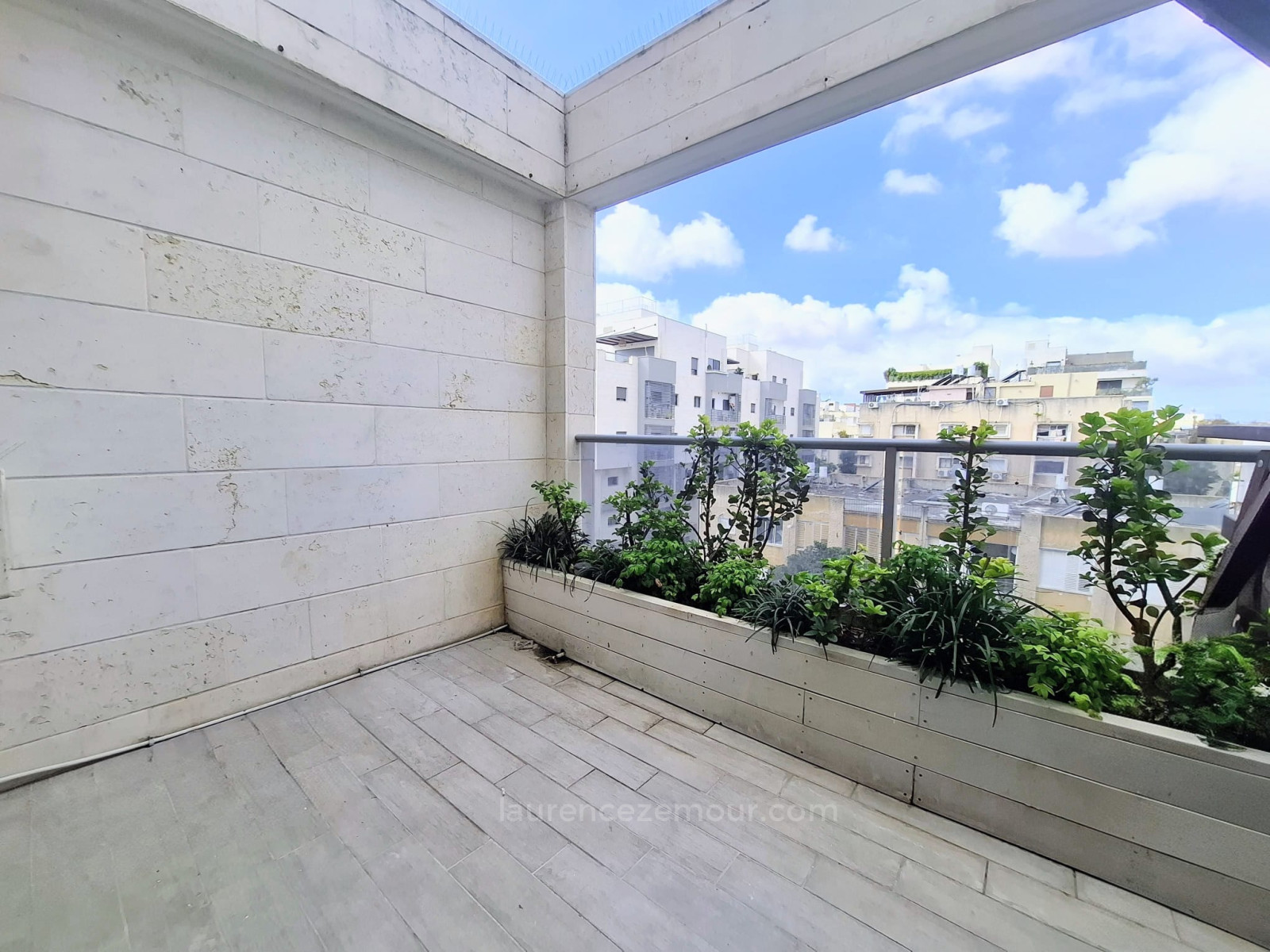Apartamento 4 cômodos Raanana Est 60-IBL-1494
