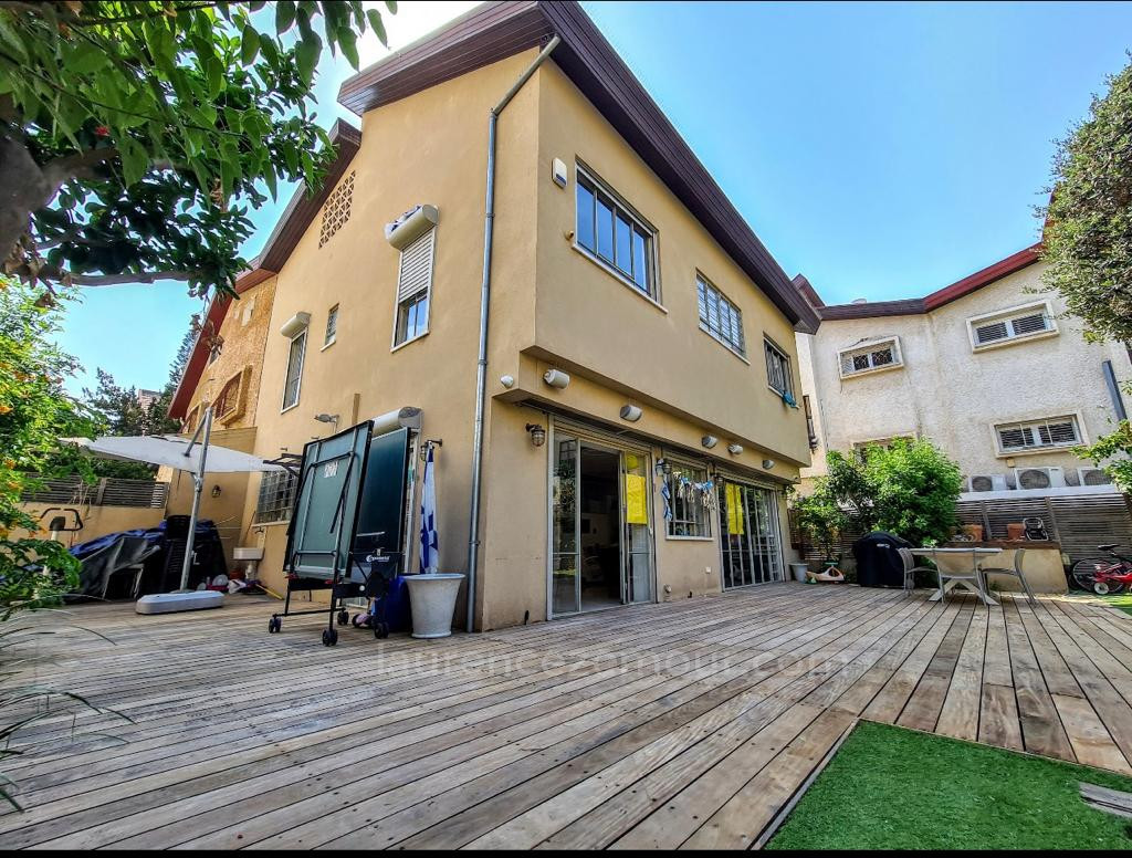 Casa de campo 7.5 cômodos Raanana Perto do centro 60-IBL-1498