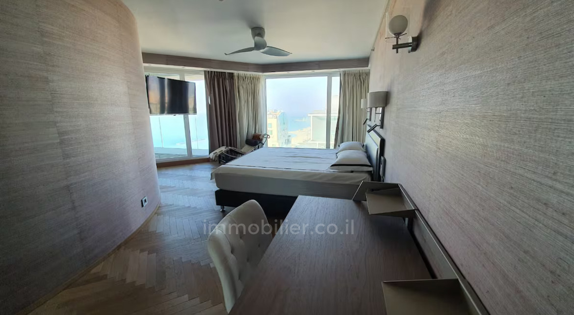 Cobertura 4 cômodos Tel Aviv Primeira linha de mar 627-IBL-14