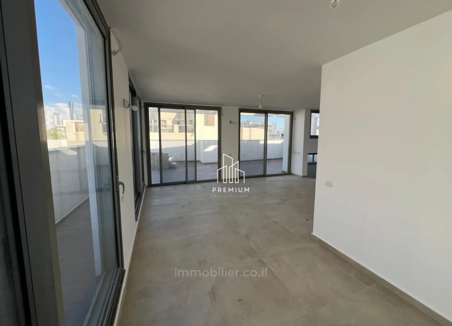Apartamento 5 cômodos Tel Aviv Dizengof 627-IBL-18