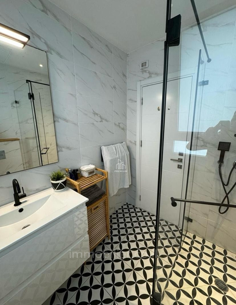 Apartamento 2.5 cômodos Tel Aviv Dizengof 627-IBL-19