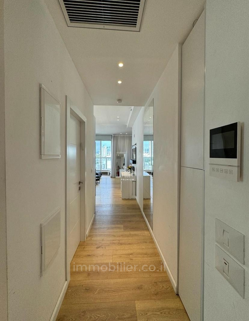 Apartamento 2.5 cômodos Tel Aviv Dizengof 627-IBL-19