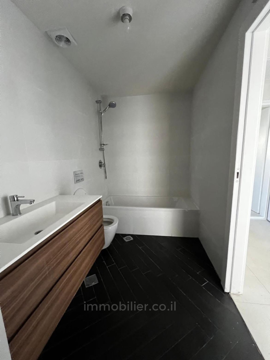 Apartamento 3 cômodos Tel Aviv Primeira linha de mar 627-IBL-36