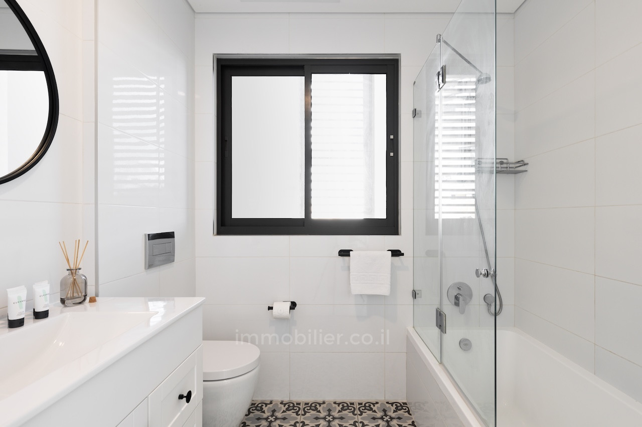 Apartamento 3 cômodos Tel Aviv Primeira linha de mar 627-IBL-39