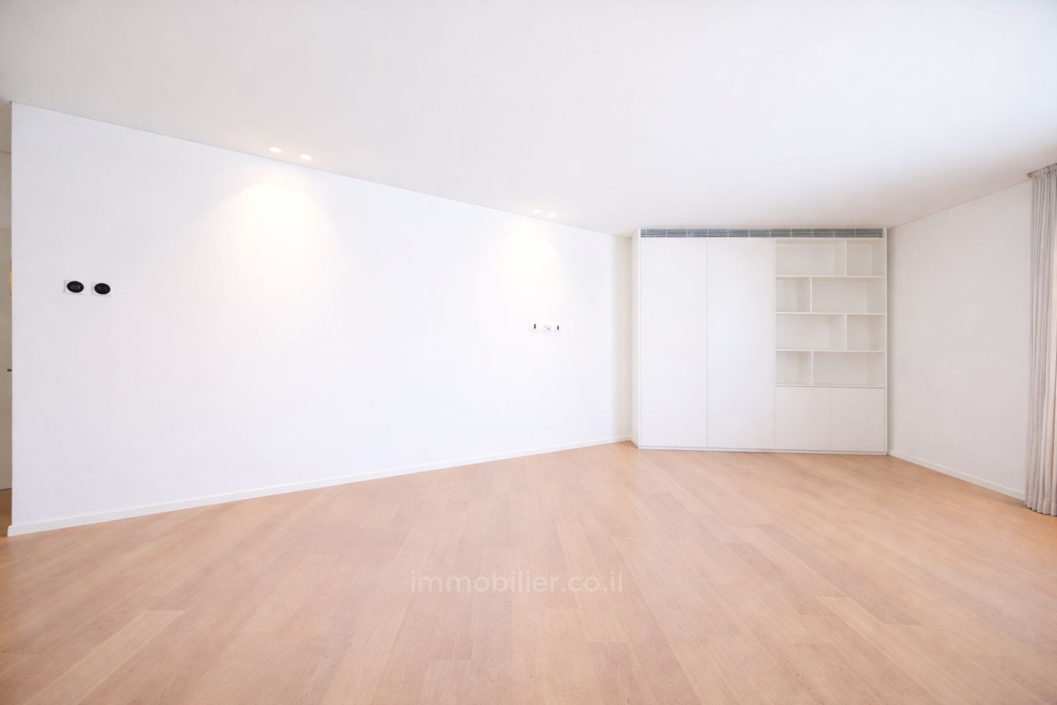 Apartamento 4.5 cômodos Tel Aviv Shenkin 627-IBL-59