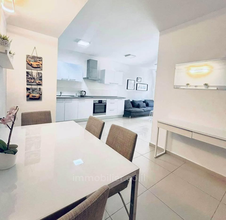 Apartamento 3 cômodos Tel Aviv Primeira linha de mar 627-IBL-5