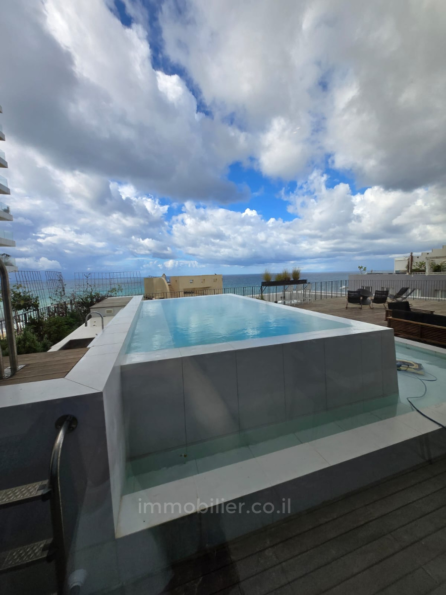 Cobertura 4 cômodos Tel Aviv Primeira linha de mar 633-IBL-23