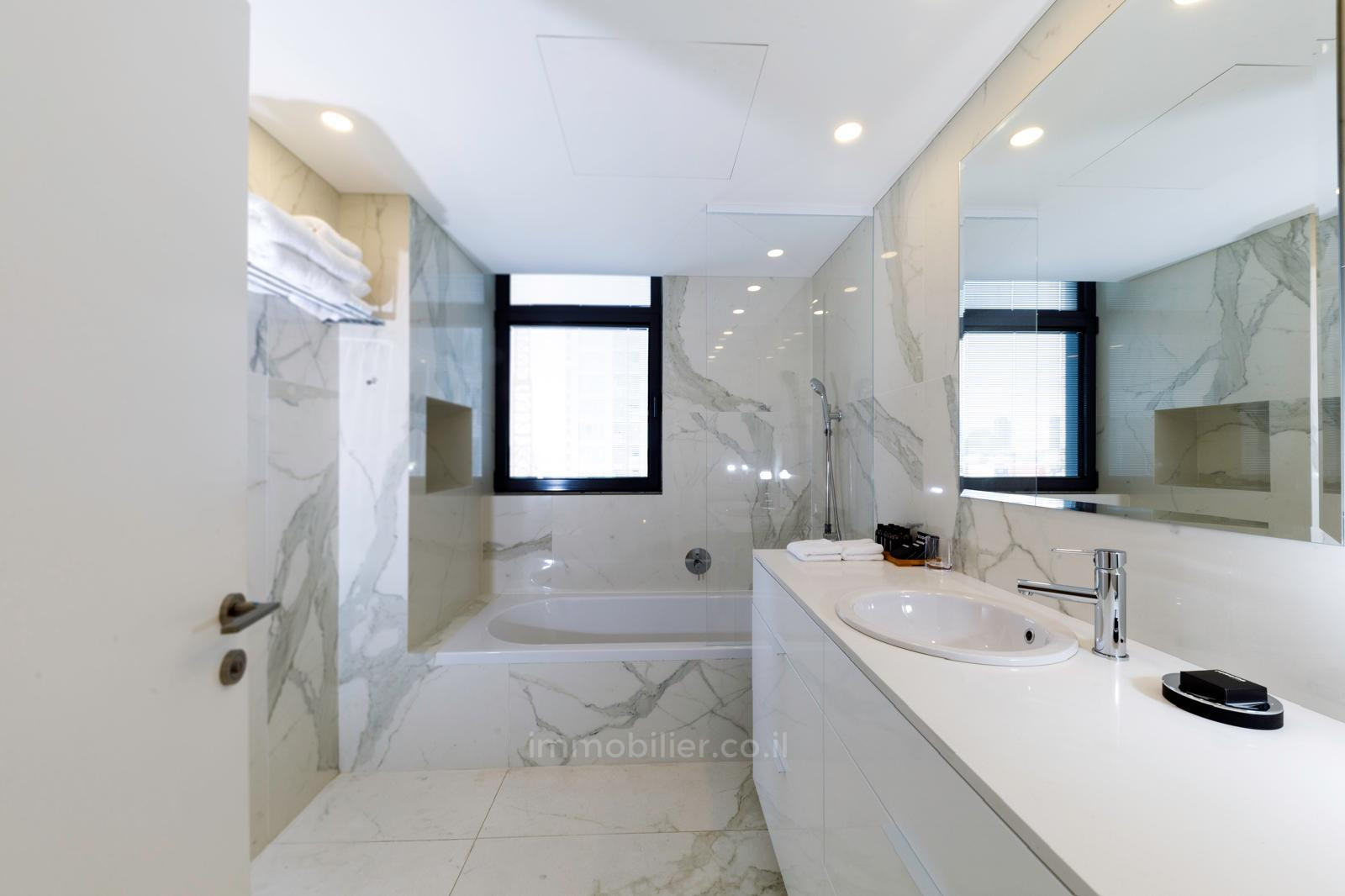 Cobertura 4 cômodos Tel Aviv Primeira linha de mar 633-IBL-42