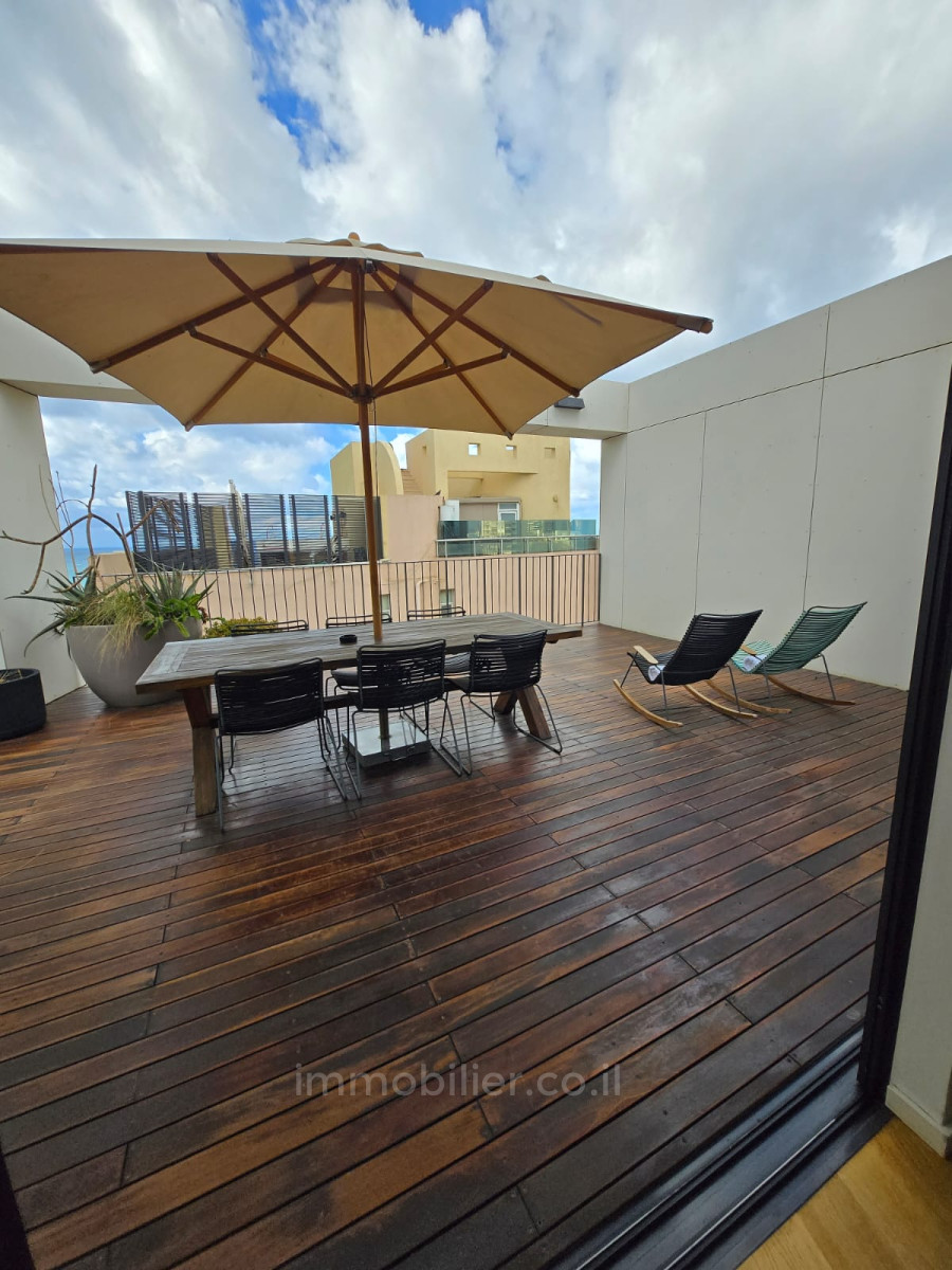 Cobertura 4 cômodos Tel Aviv Primeira linha de mar 633-IBL-42