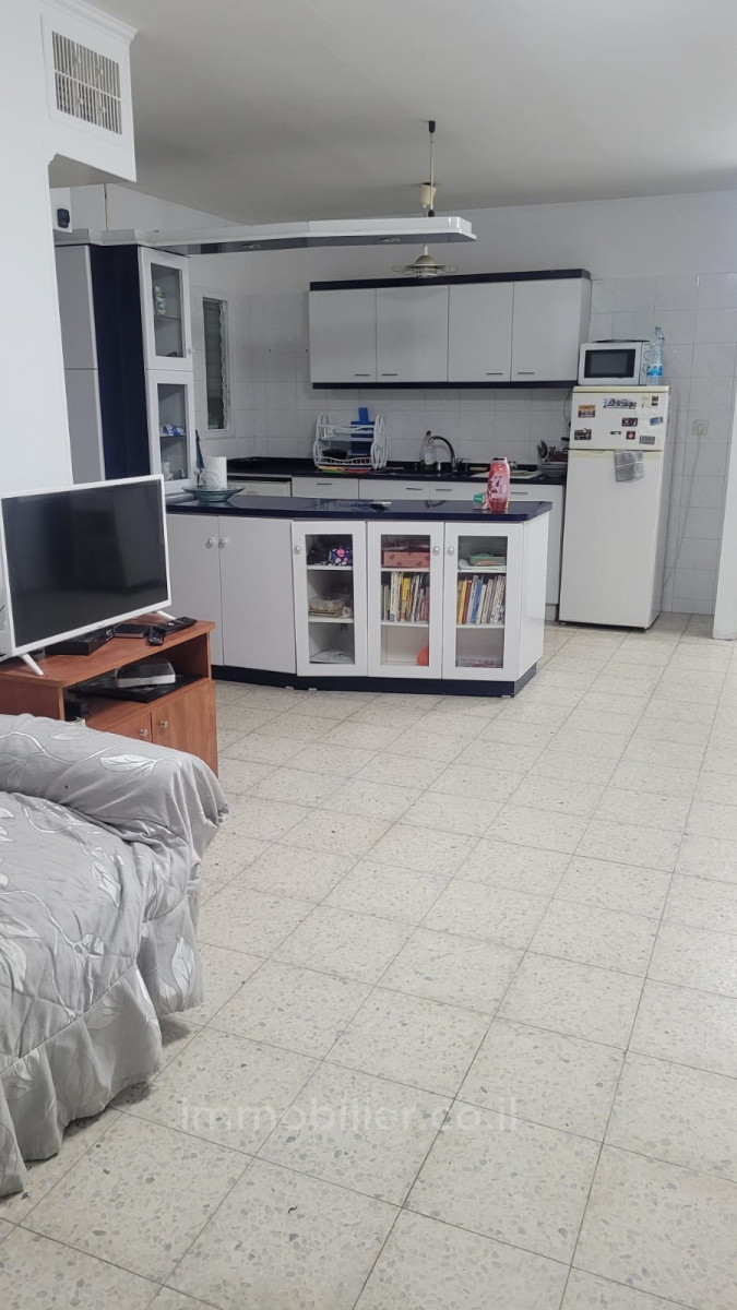 Apartamento 3 cômodos Ashdod Alef 634-IBL-9