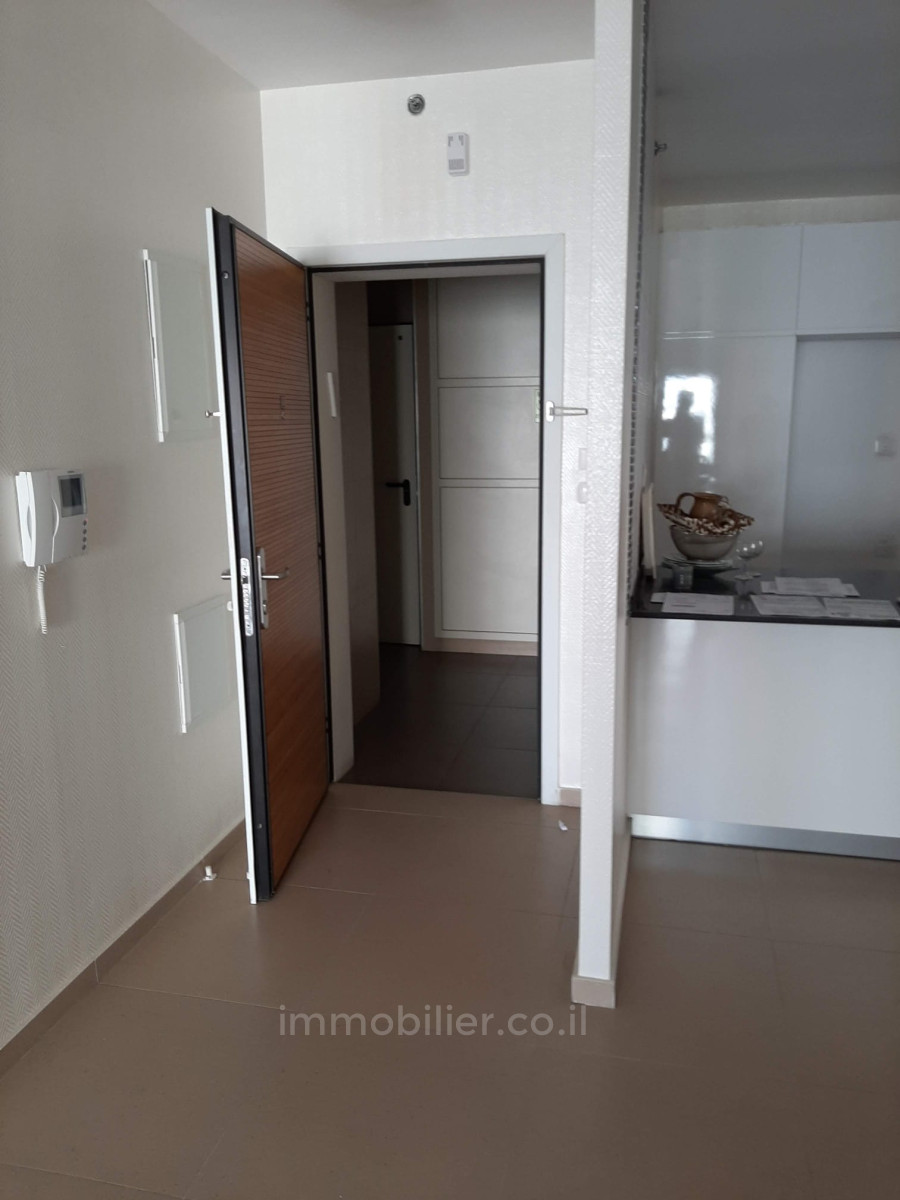 Apartamento 4 cômodos Ascalão Barnea 642-IBL-34