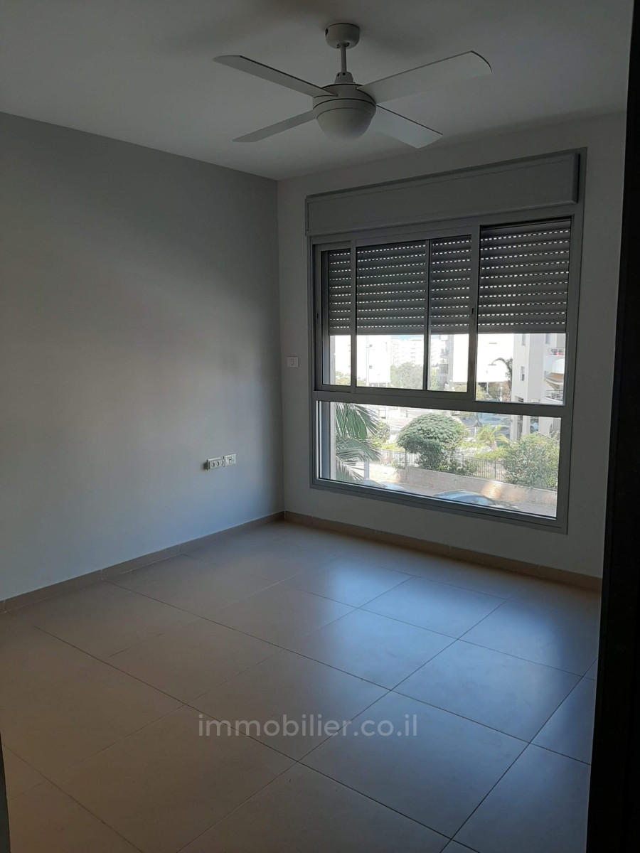 Apartamento 4 cômodos Ascalão Barnea 642-IBL-34