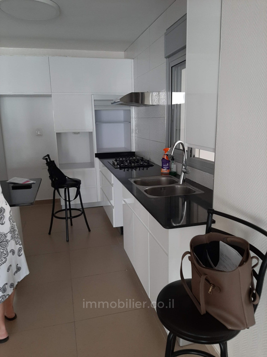 Apartamento 4 cômodos Ascalão Barnea 642-IBL-34