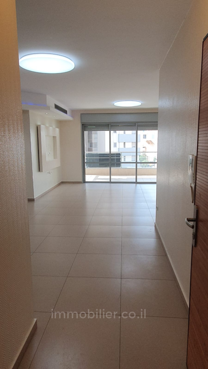 Apartamento 4 cômodos Ascalão Barnea 642-IBL-36