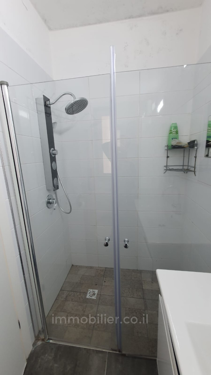 Apartamento 4 cômodos Ascalão Barnea 642-IBL-36