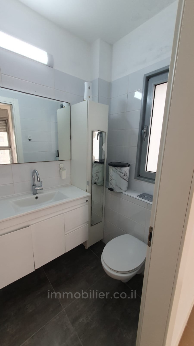 Apartamento 4 cômodos Ascalão Barnea 642-IBL-36