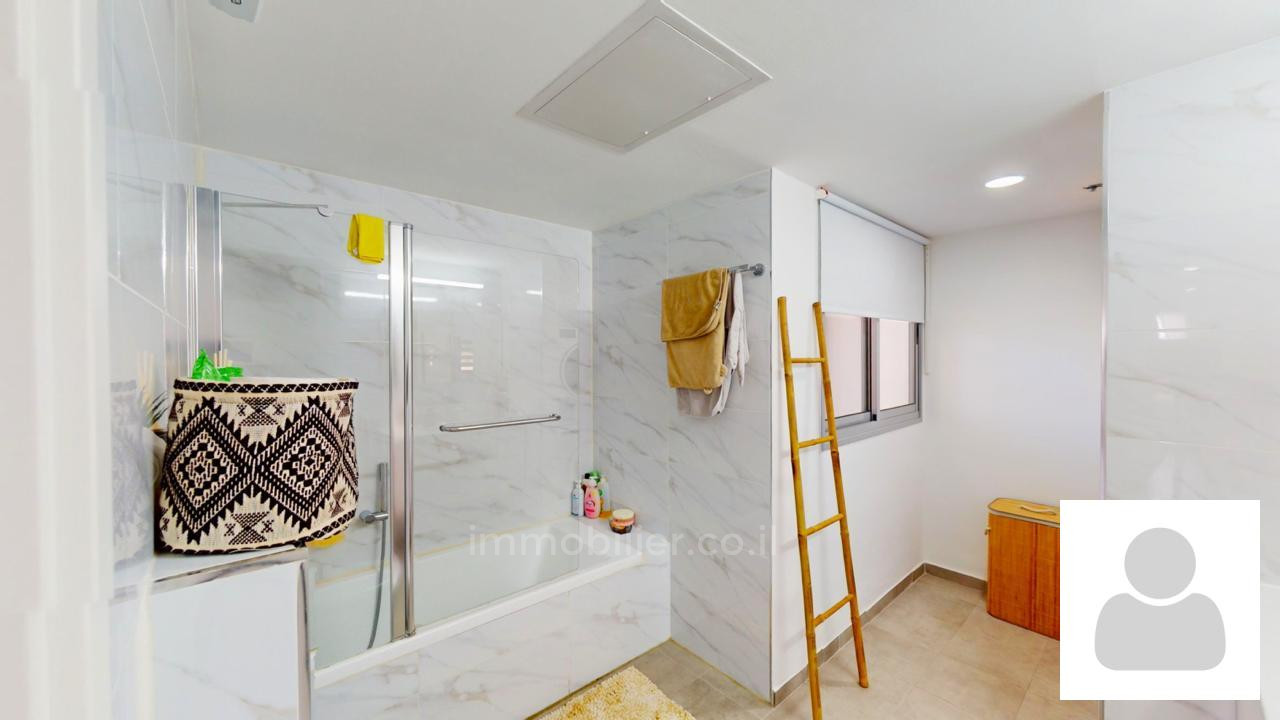 Apartamento 5 cômodos Hadera beit eliezer 642-IBL-3