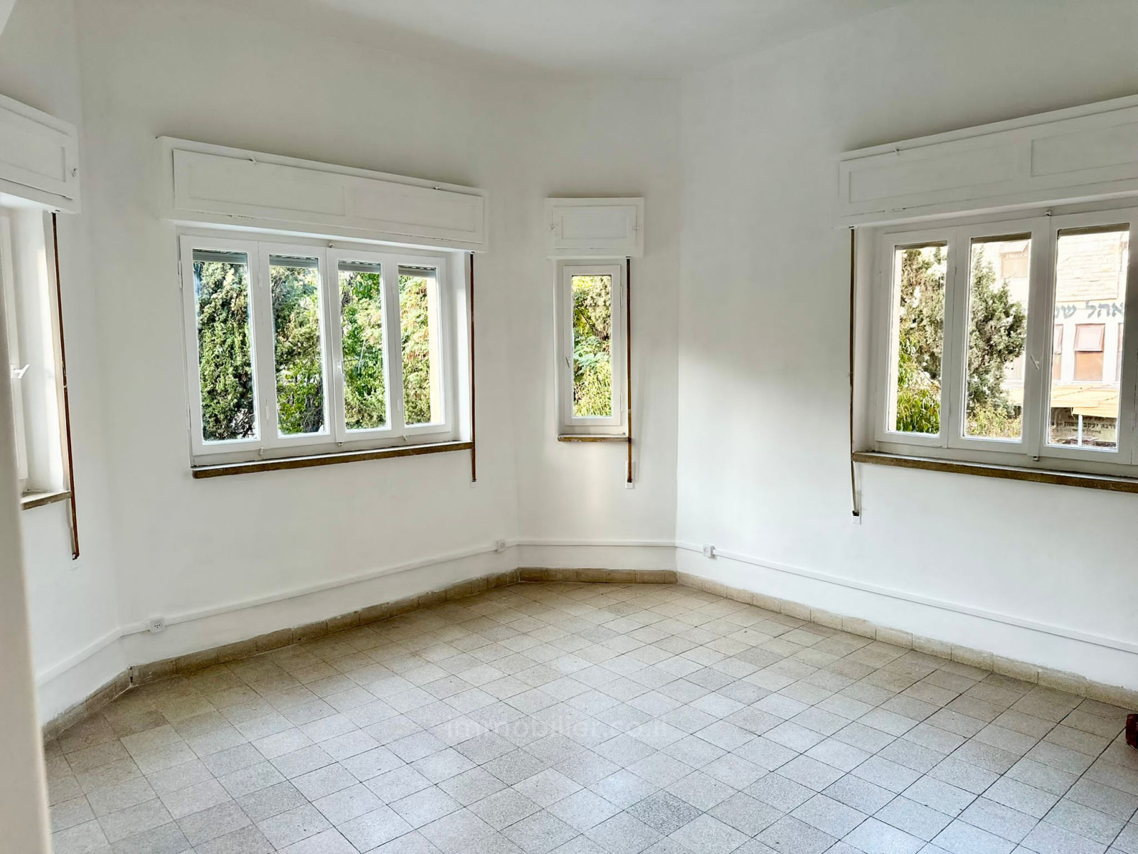 Apartamento 3 cômodos Jerusalém Moshava Germanit 642-IBL-44