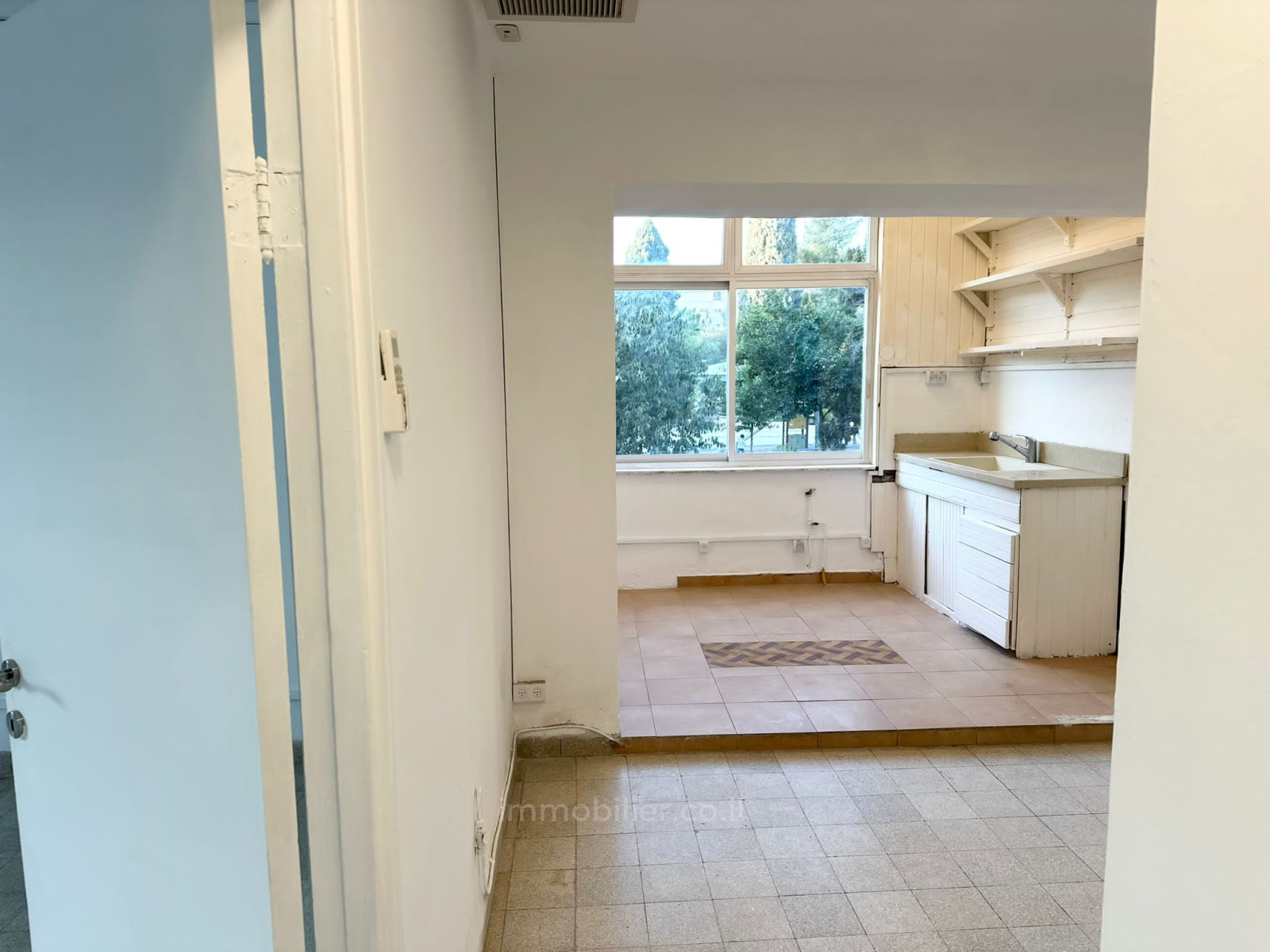 Apartamento 3 cômodos Jerusalém Moshava Germanit 642-IBL-44