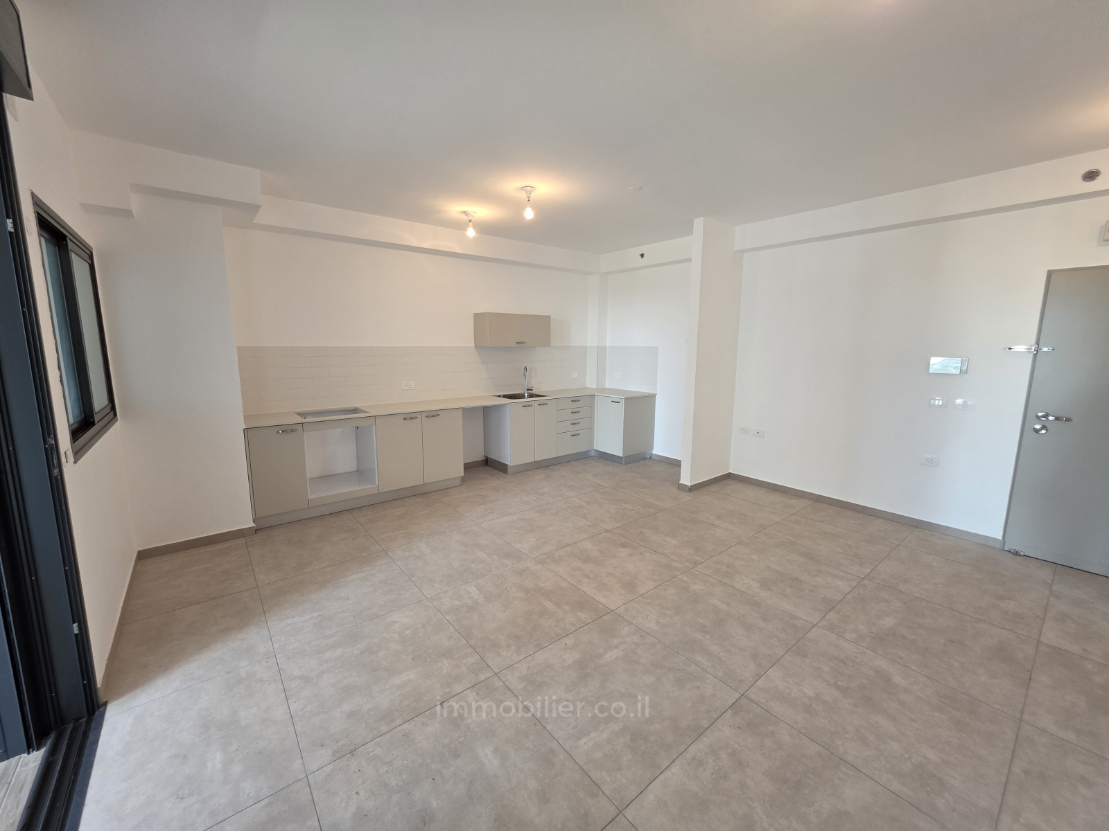 Apartamento 3 cômodos Tel Aviv Ramat Hahayal 642-IBL-50