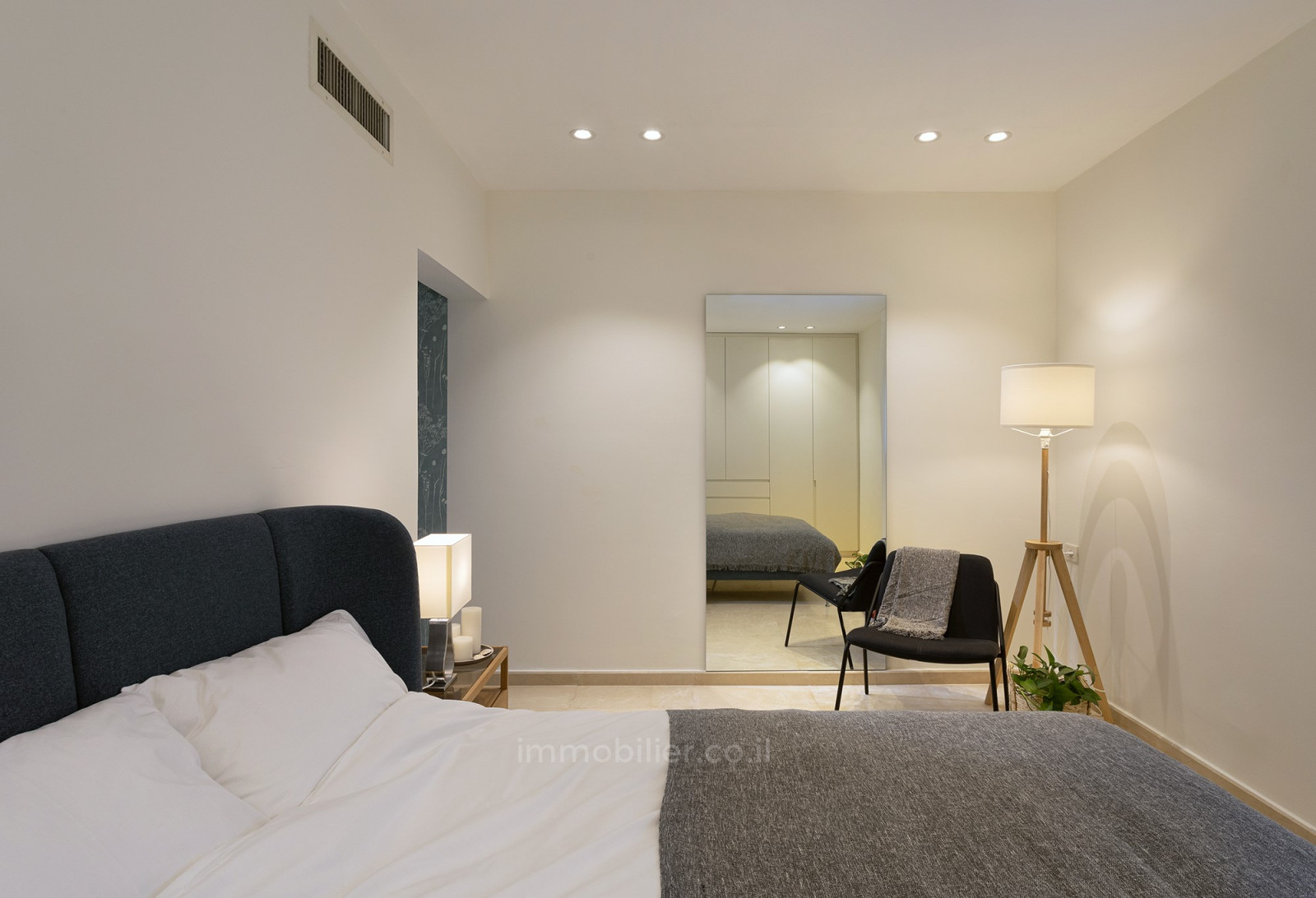 Apartamento 4 cômodos Tel Aviv Primeira linha de mar 651-IBL-10