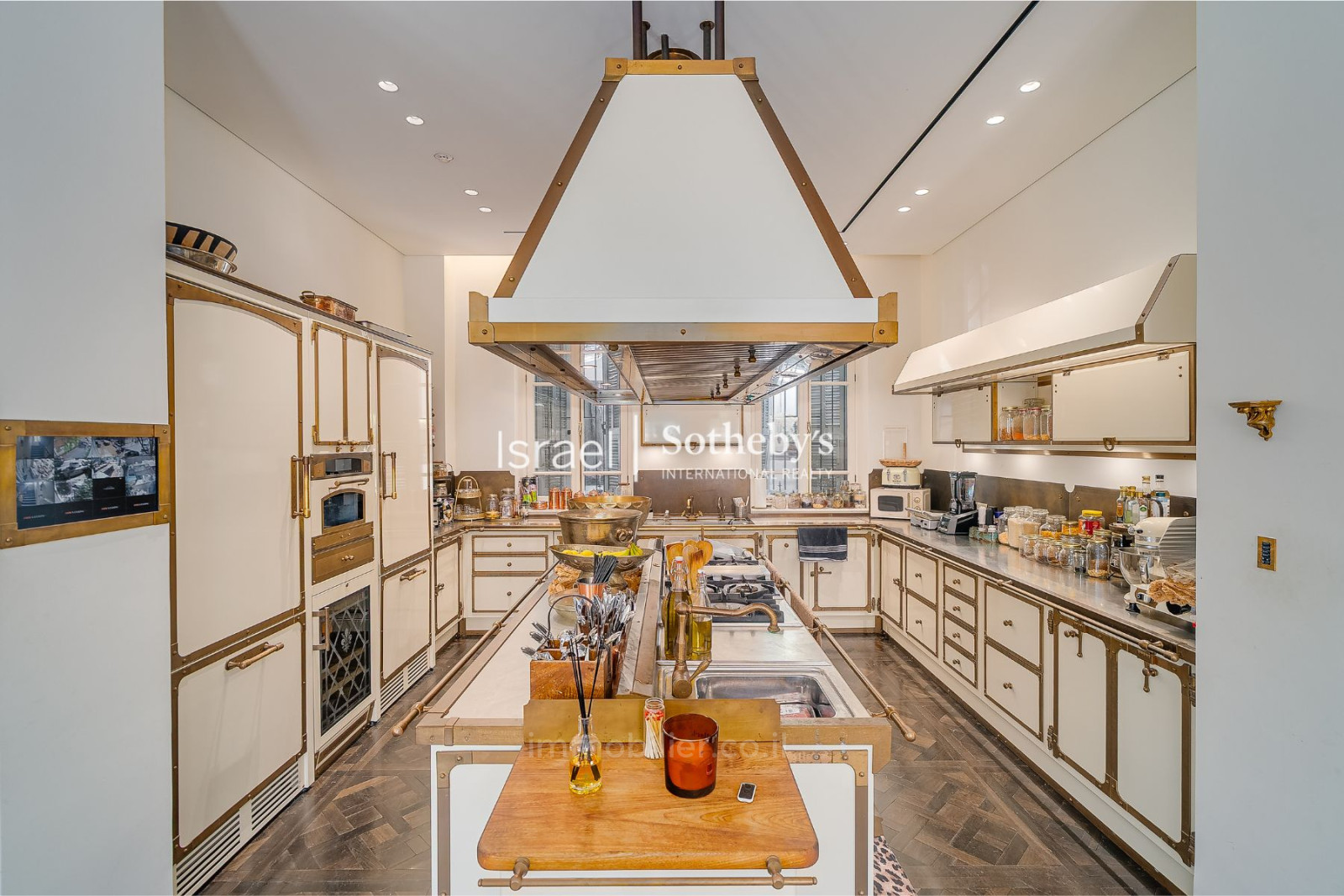 Imóvel 8 cômodos Tel Aviv Lev Tel-Aviv 651-IBL-66