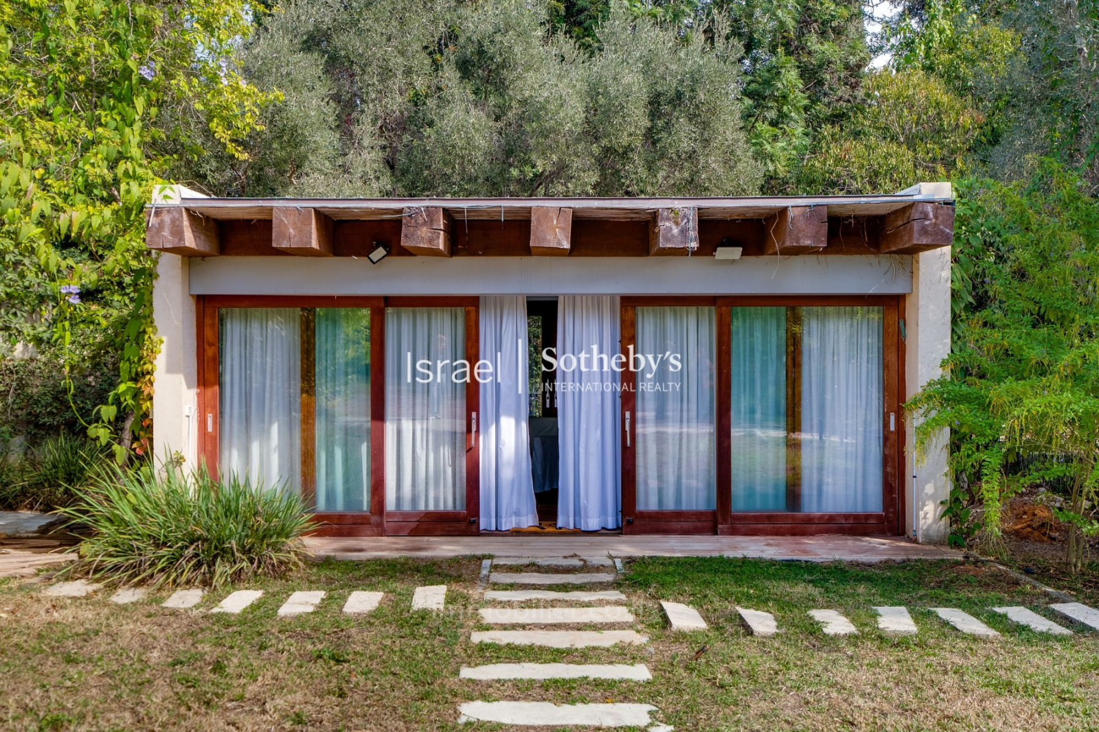 Casarão 10 cômodos Savion Savion 651-IBL-72