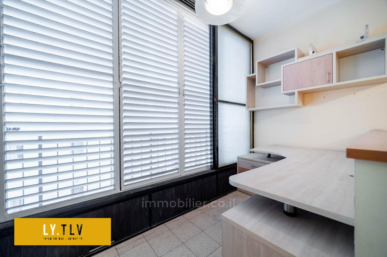 Apartamento 2 cômodos Tel Aviv Montifiory 804-IBL-104
