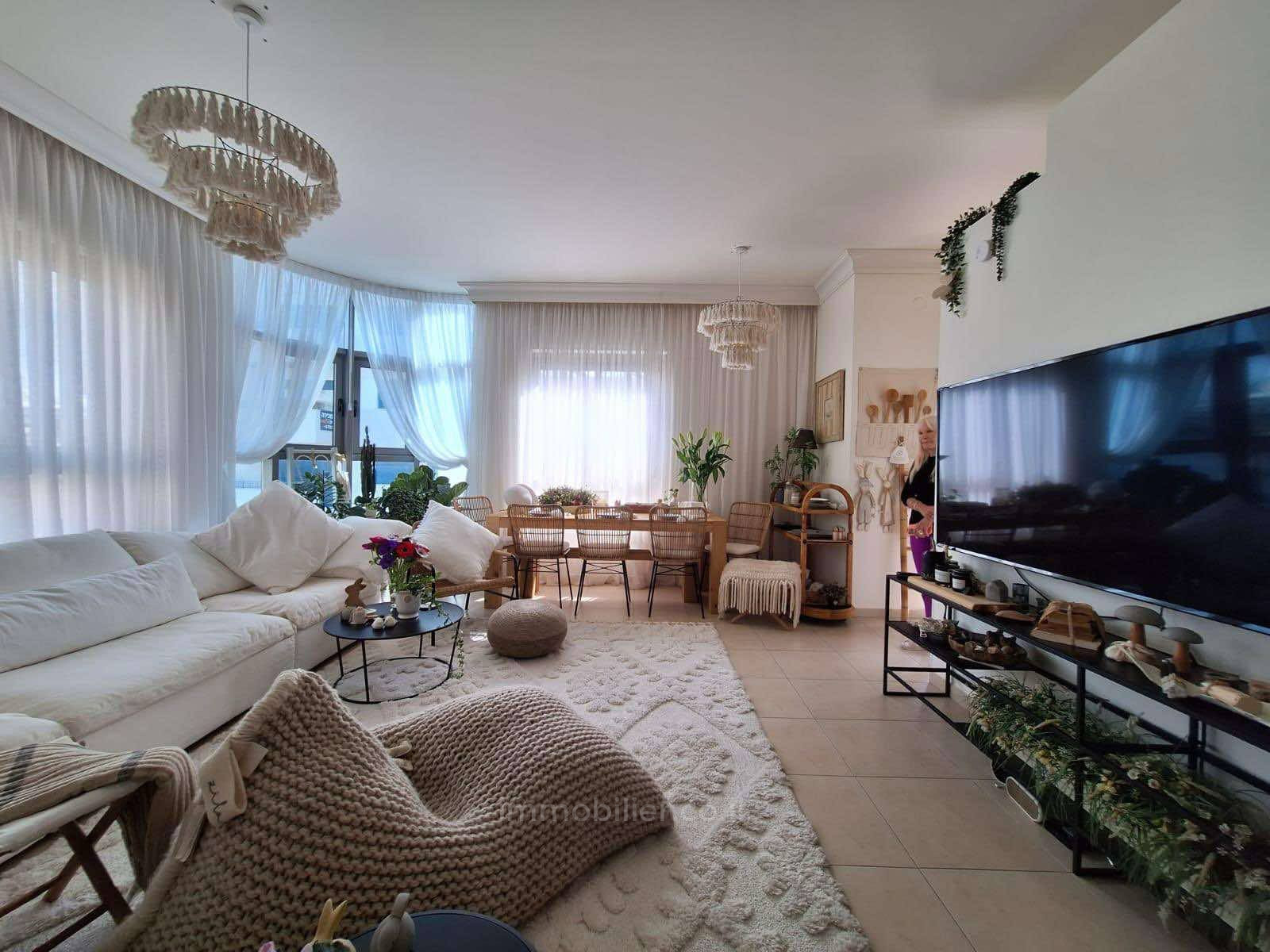 Apartamento 3.5 cômodos Tel Aviv Primeira linha de mar 804-IBL-18