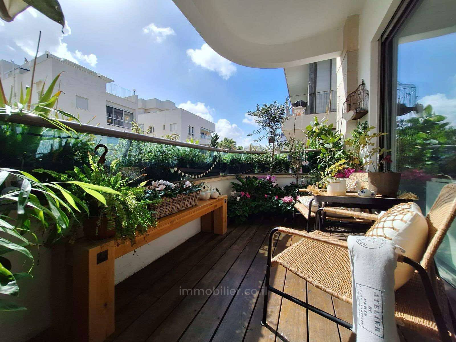 Apartamento 3.5 cômodos Tel Aviv Primeira linha de mar 804-IBL-18