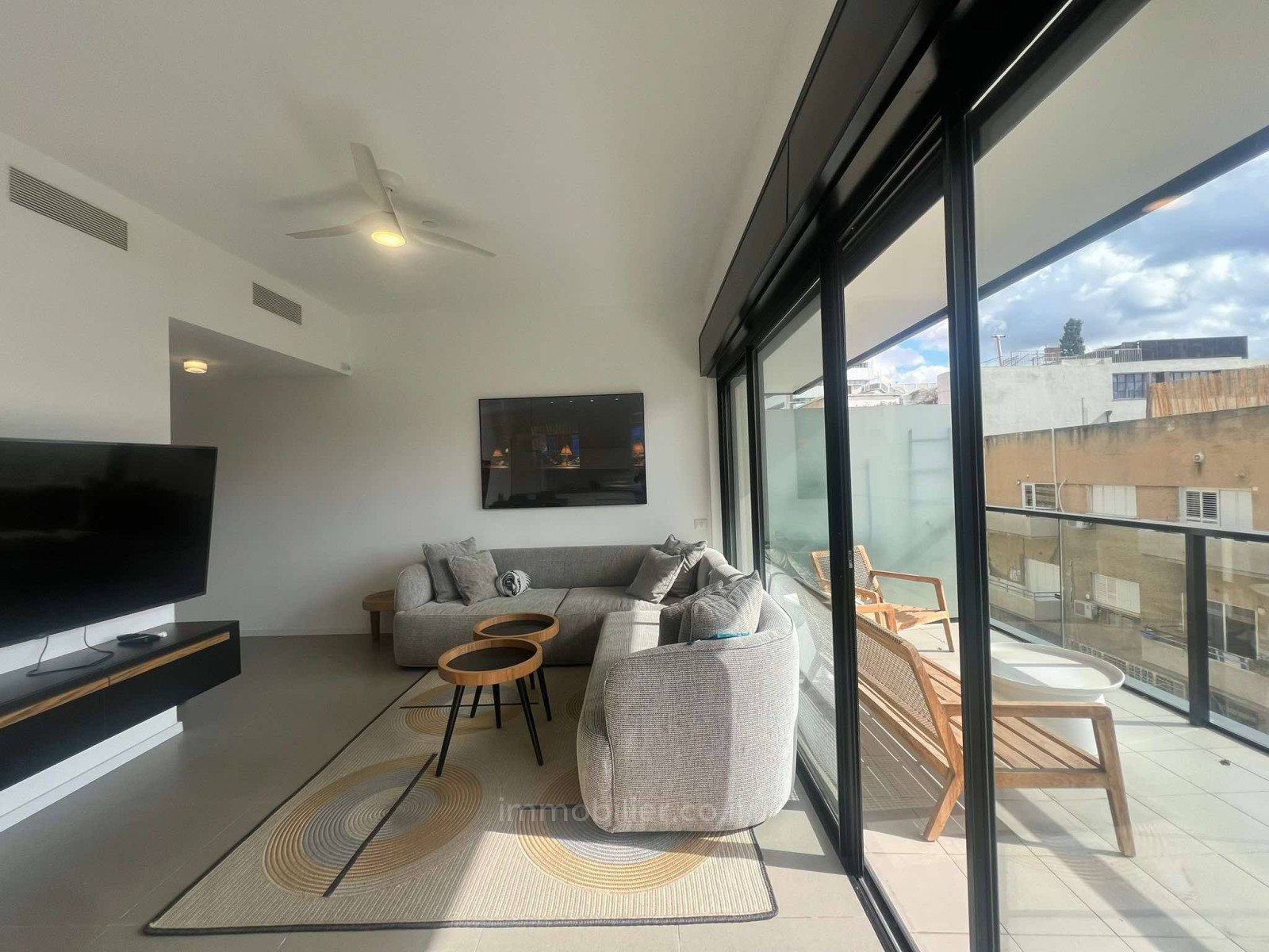 Apartamento 3 cômodos Tel Aviv Lev Tel-Aviv 804-IBL-22