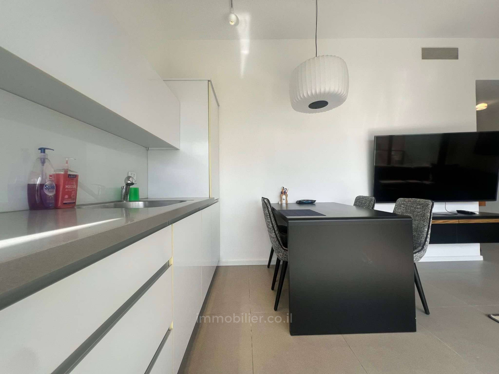 Apartamento 3 cômodos Tel Aviv Lev Tel-Aviv 804-IBL-22