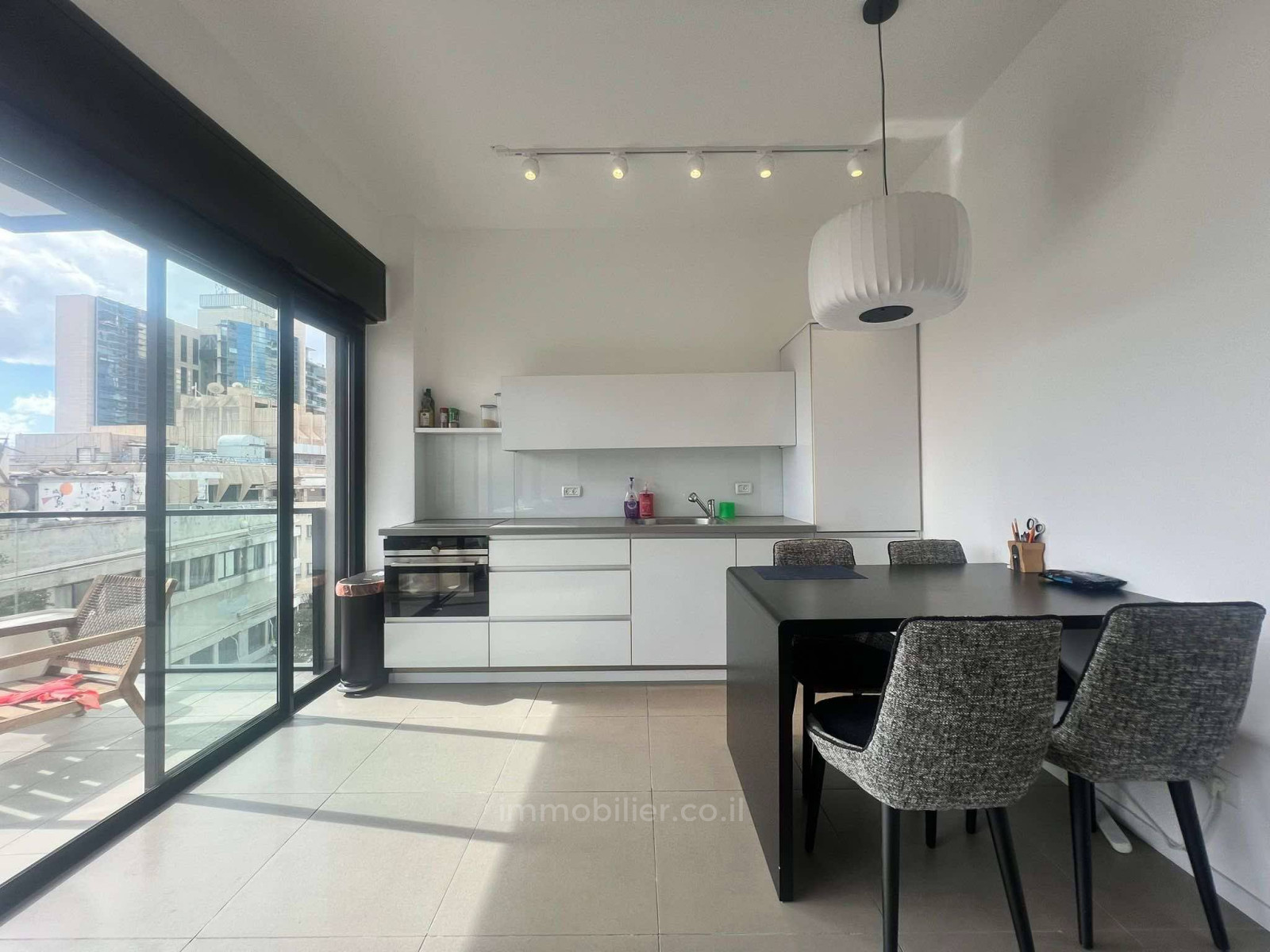 Apartamento 3 cômodos Tel Aviv Lev Tel-Aviv 804-IBL-22