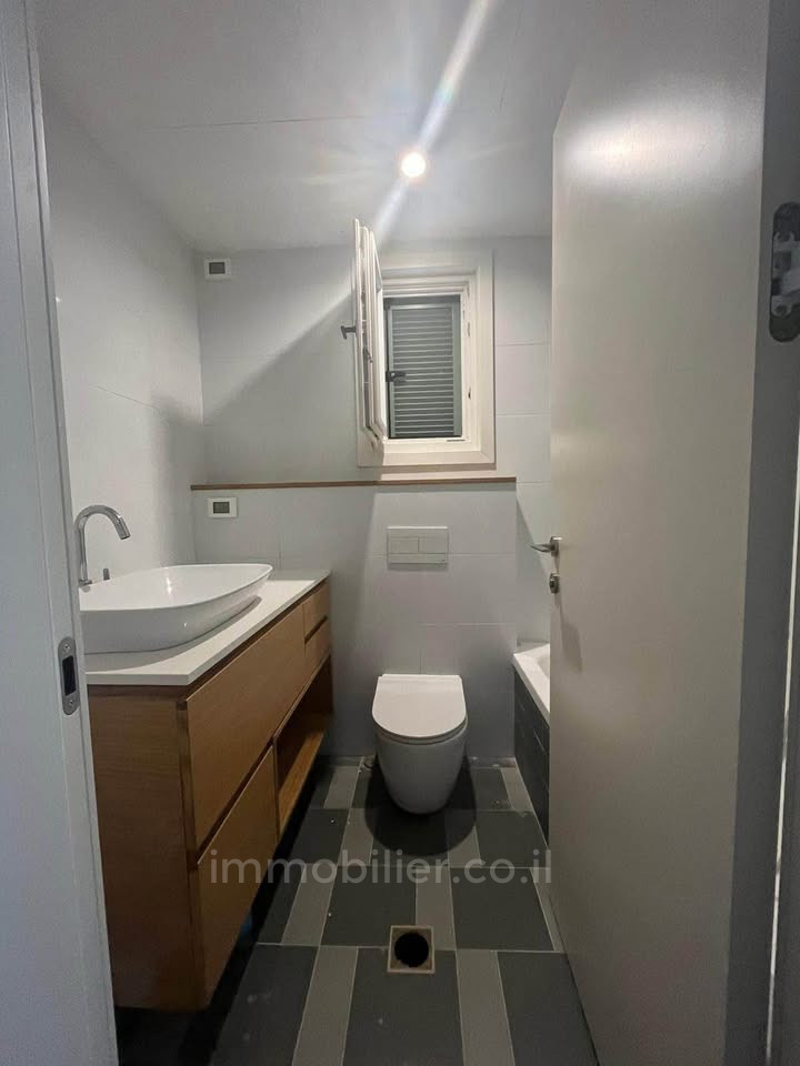 Apartamento 3 cômodos Tel Aviv Lev Tel-Aviv 804-IBL-26