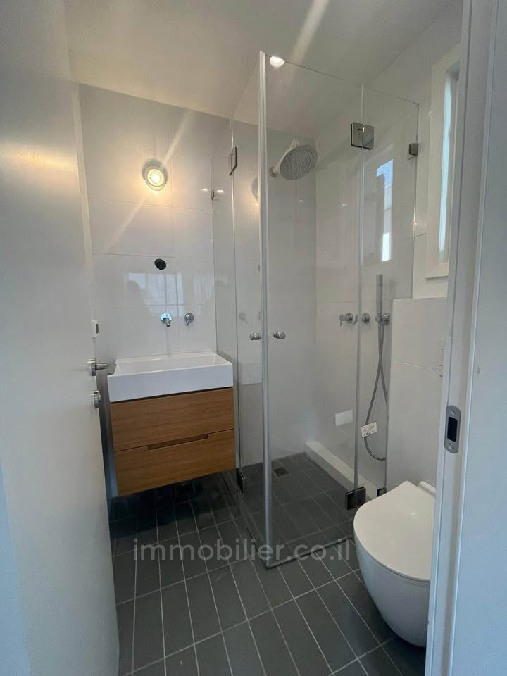 Apartamento 3 cômodos Tel Aviv Lev Tel-Aviv 804-IBL-26