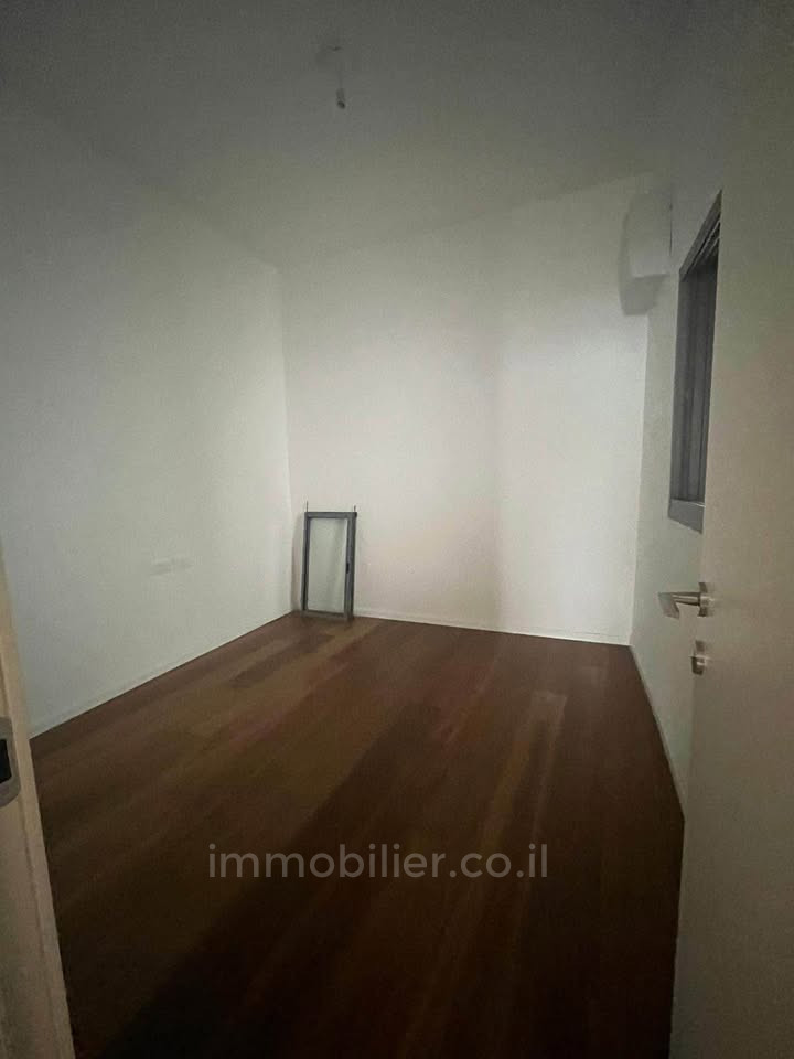 Apartamento 3 cômodos Tel Aviv Lev Tel-Aviv 804-IBL-26