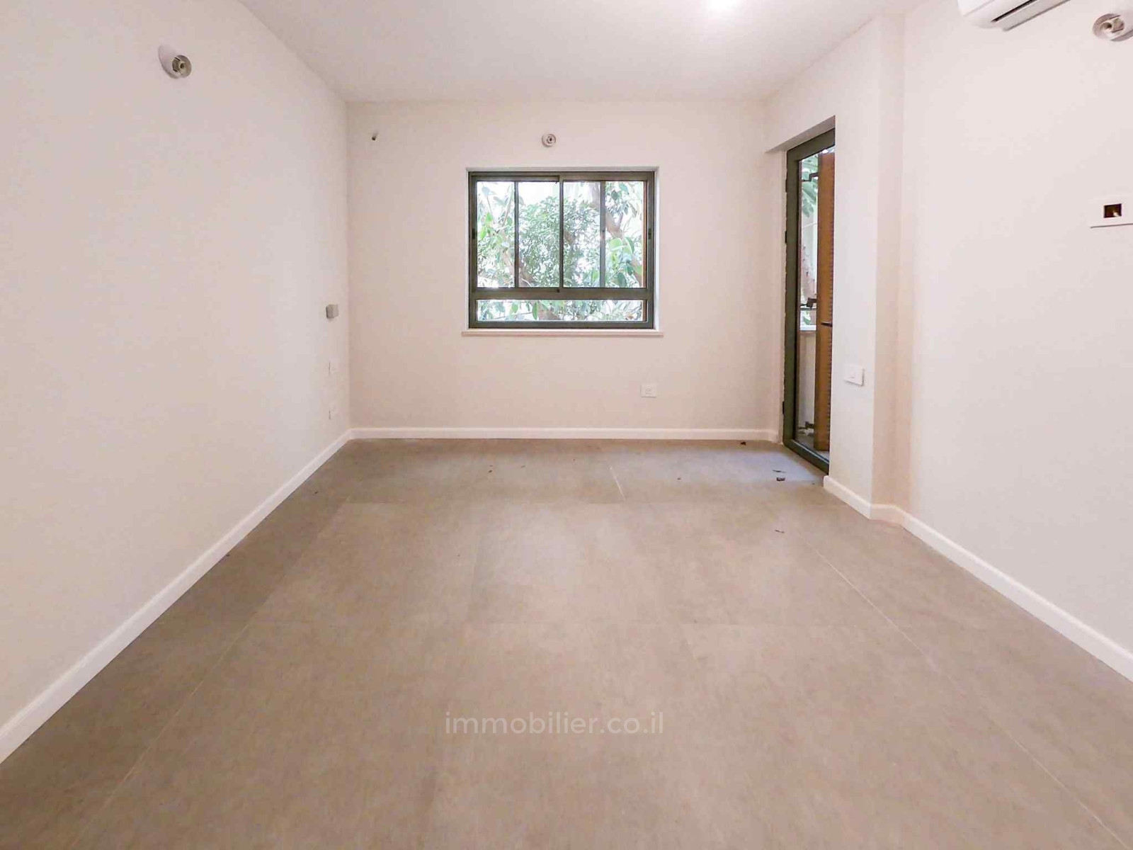 Apartamento 4 cômodos Tel Aviv Lev Tel-Aviv 804-IBL-36