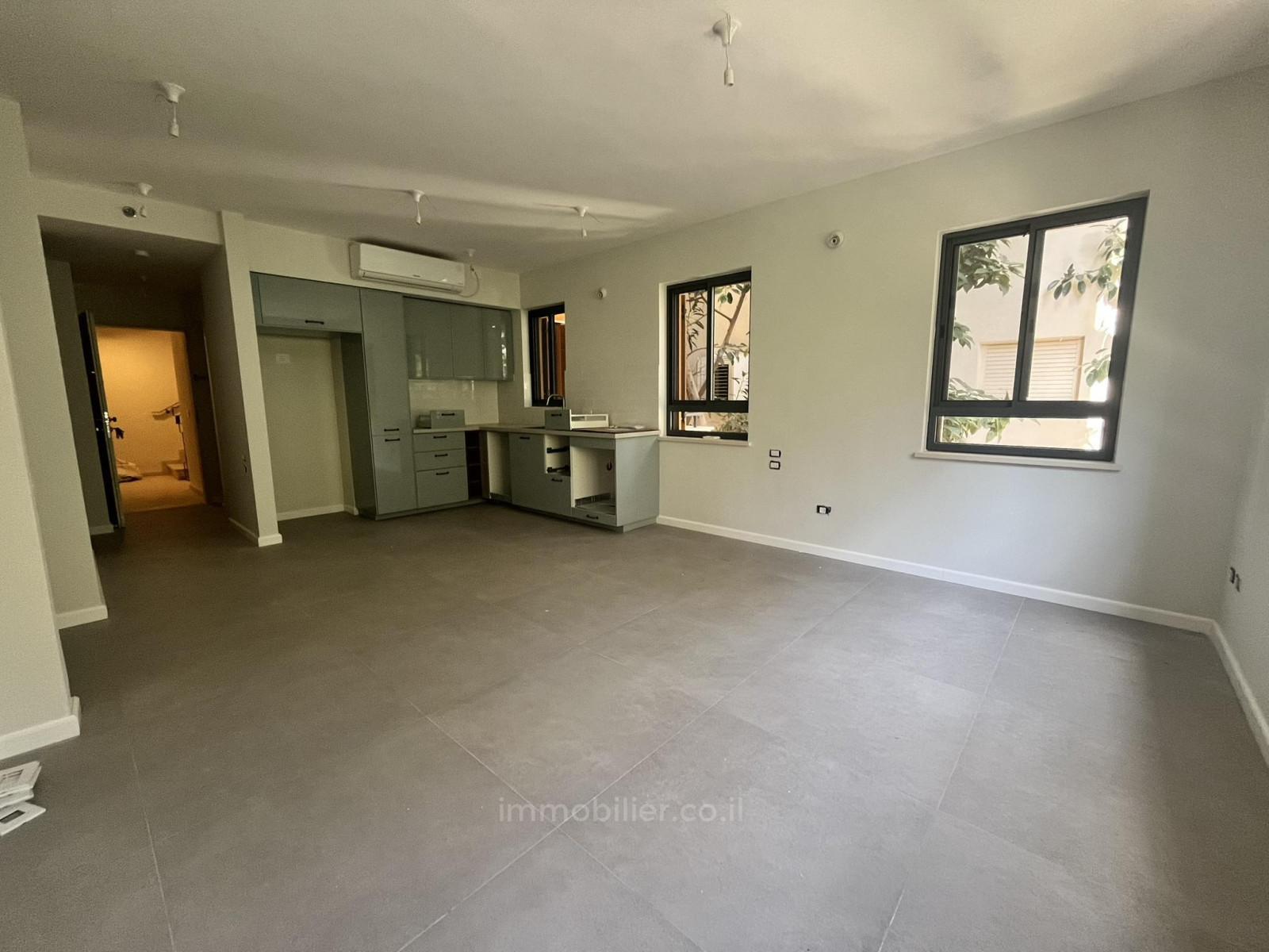 Apartamento 4 cômodos Tel Aviv Lev Tel-Aviv 804-IBL-3
