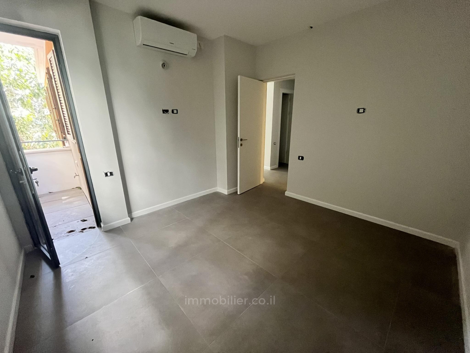 Apartamento 4 cômodos Tel Aviv Lev Tel-Aviv 804-IBL-3