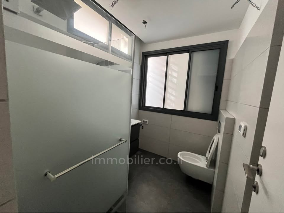 Apartamento 4 cômodos Tel Aviv Lev Tel-Aviv 804-IBL-3