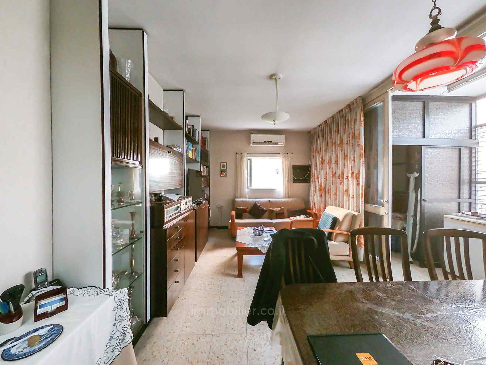 Apartamento 3 cômodos Tel Aviv Bazel 804-IBL-40