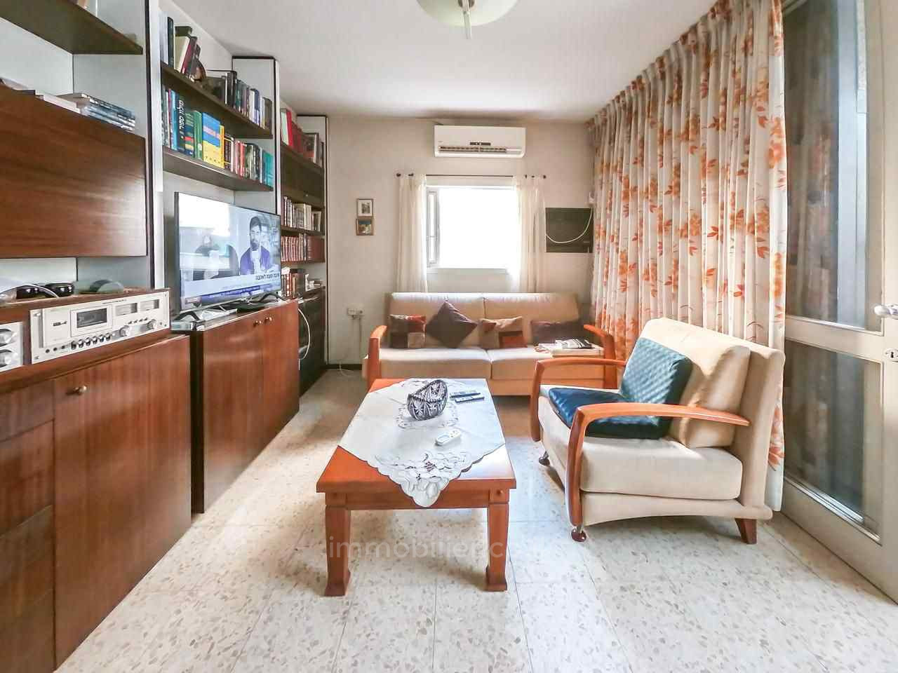 Apartamento 3 cômodos Tel Aviv Bazel 804-IBL-40