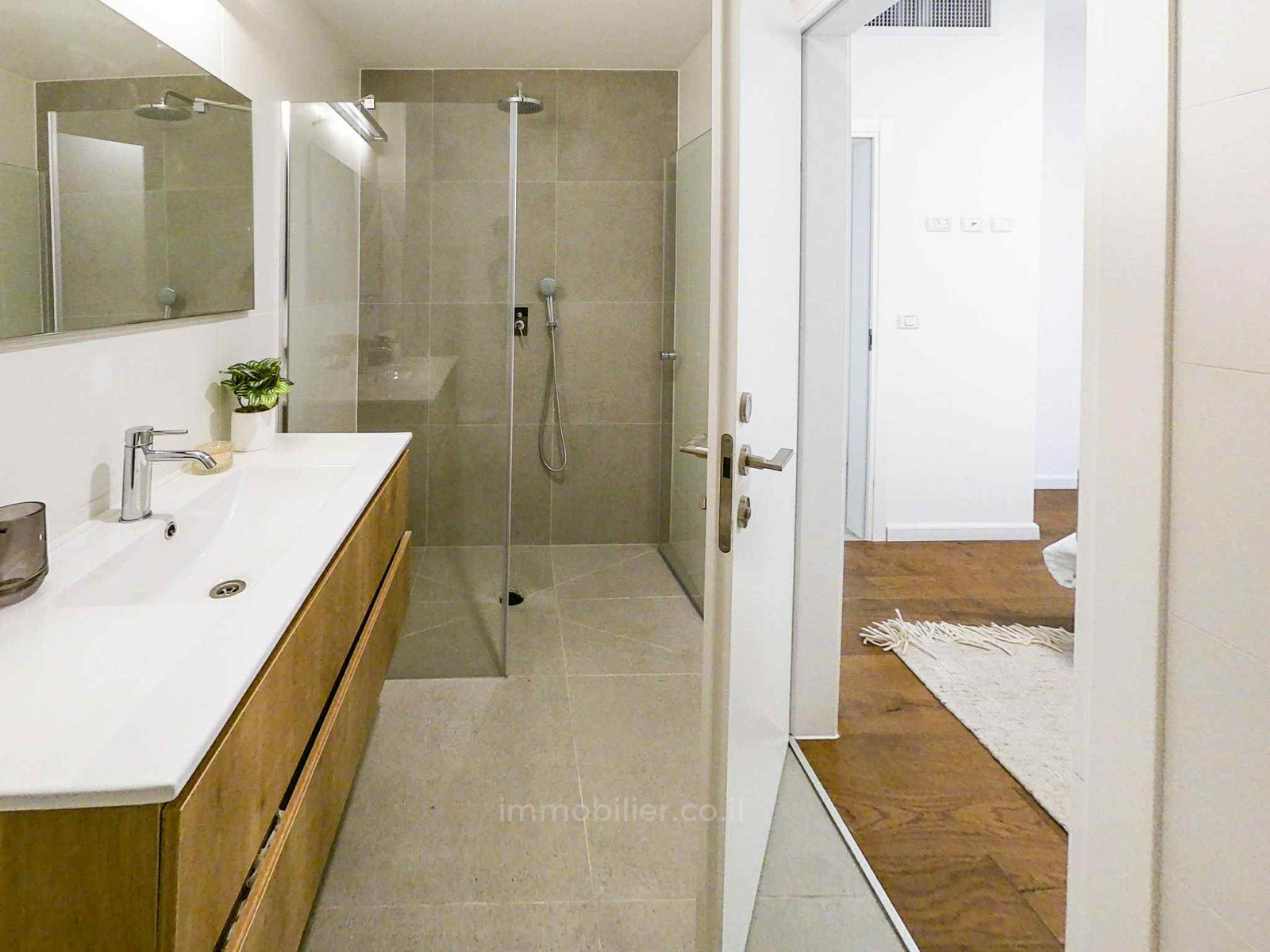 Apartamento 5 cômodos Tel Aviv Kikar Hamedina 804-IBL-48