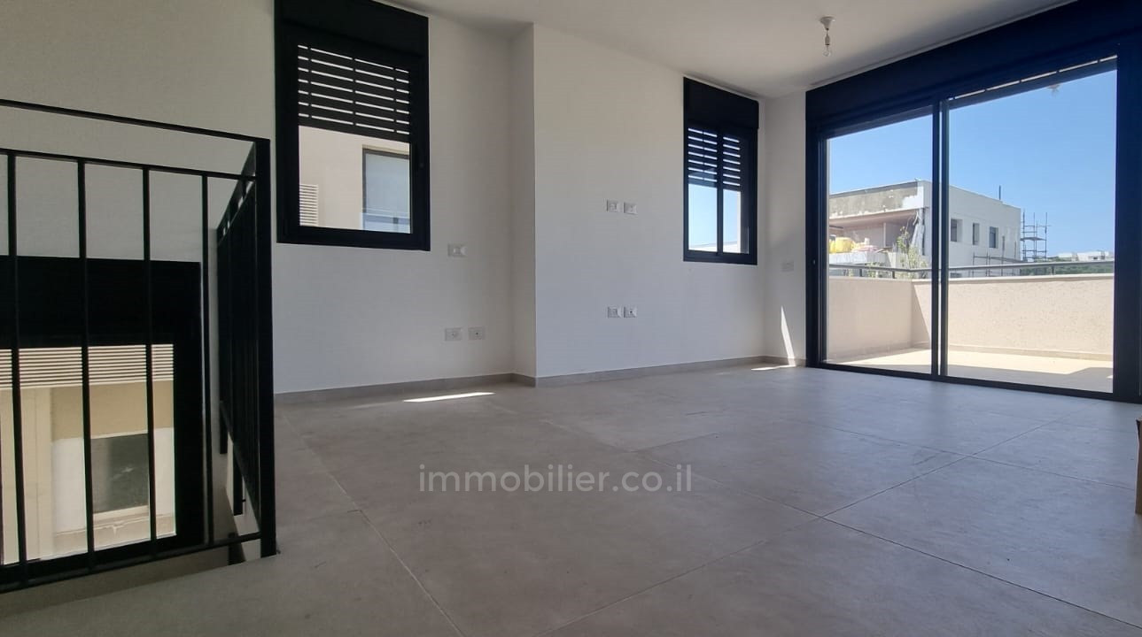 Duplex 3 cômodos Tel Aviv Região marítima 813-IBL-3