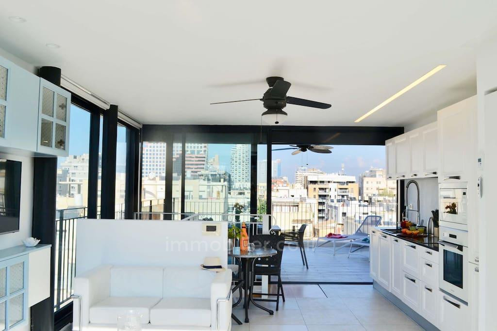 Cobertura 4 cômodos Tel Aviv Kerem Hatemanim 828-IBL-100