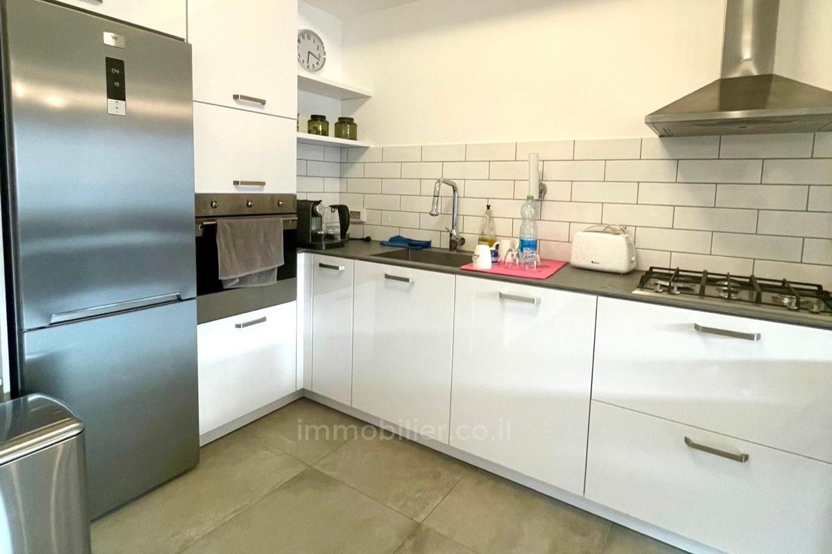 Apartamento 3 cômodos Tel Aviv Lev Tel-Aviv 828-IBL-132